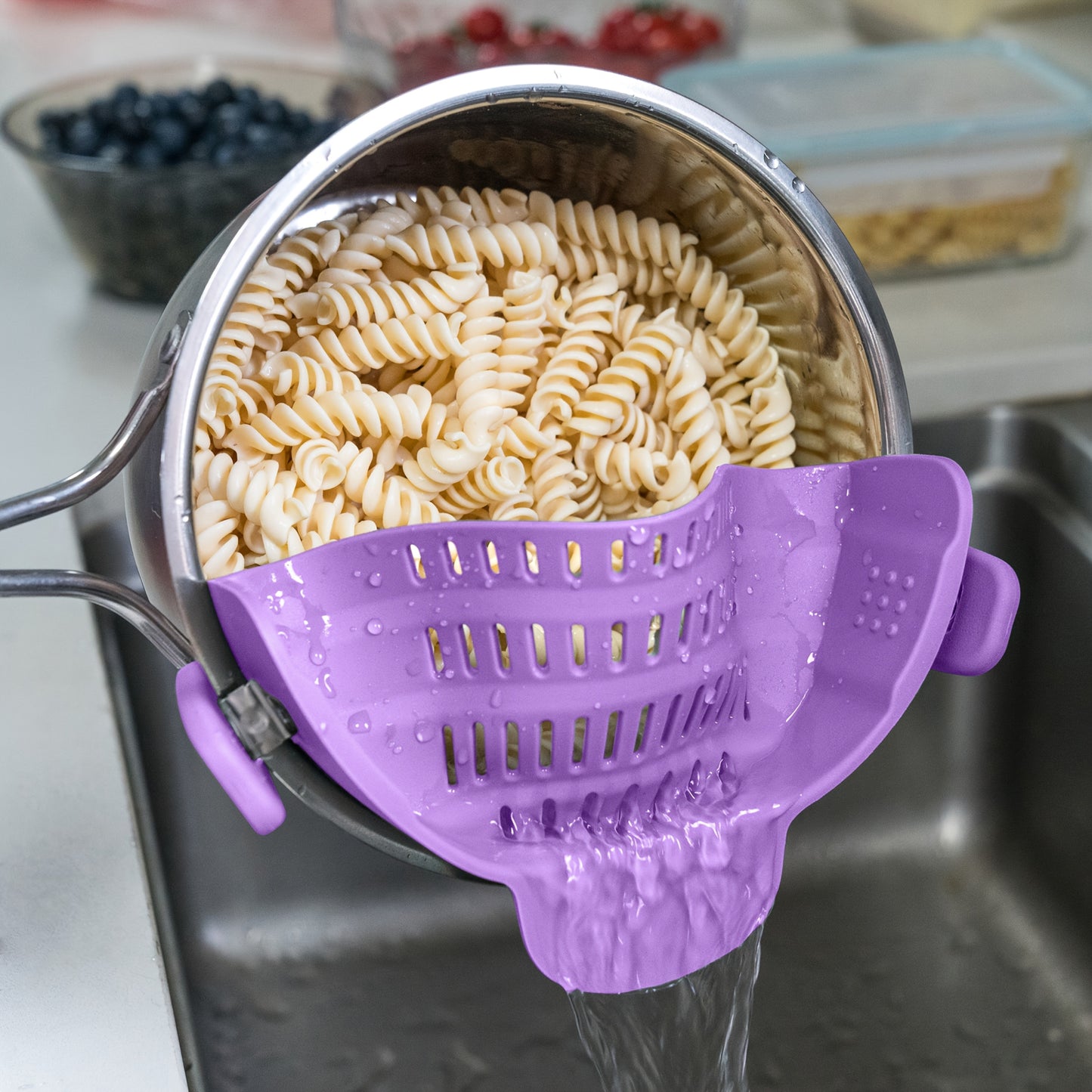 [Clip-On Strainer] 1pc ABERZEY Clip-On Strainer for Pots & Pans - Durable Plastic Kitchen Colander for Pasta, Meat, Vegetables, Fruits - Easy Drainage & Compact Design, Strainer for Pasta, Vegetable Preparation, Modern Kitche