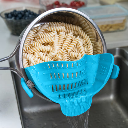 [Clip-On Strainer] 1pc ABERZEY Clip-On Strainer for Pots & Pans - Durable Plastic Kitchen Colander for Pasta, Meat, Vegetables, Fruits - Easy Drainage & Compact Design, Strainer for Pasta, Vegetable Preparation, Modern Kitche